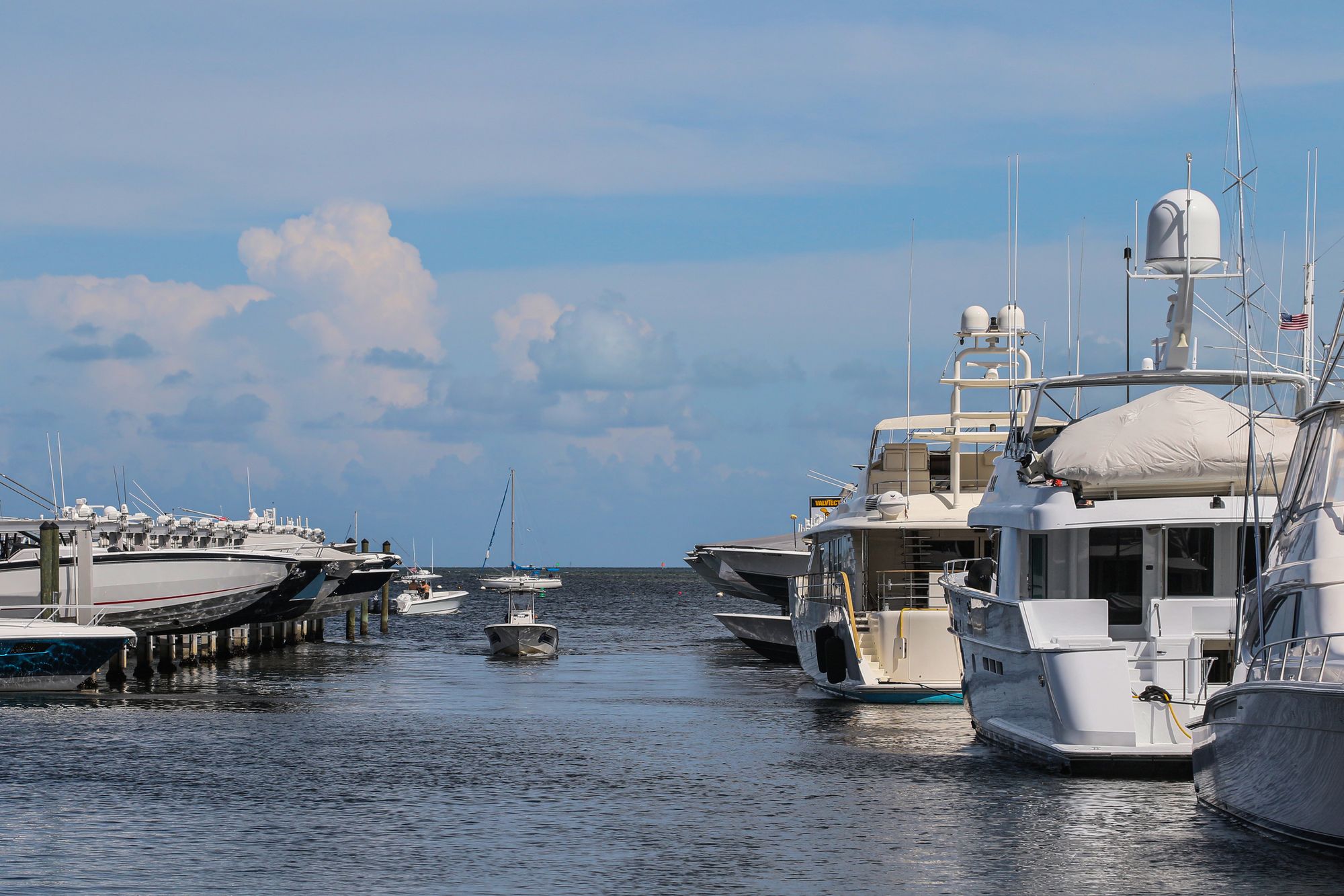 Dockable Intracoastal frontage in northern Palm Beach County with moored boats at midday